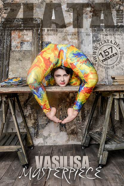 ��֮��������վ����ϰ���������Ķ�����Ů��